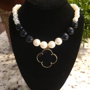 Chic Pearl and Black Beaded Necklace with Gold Clover Pendant